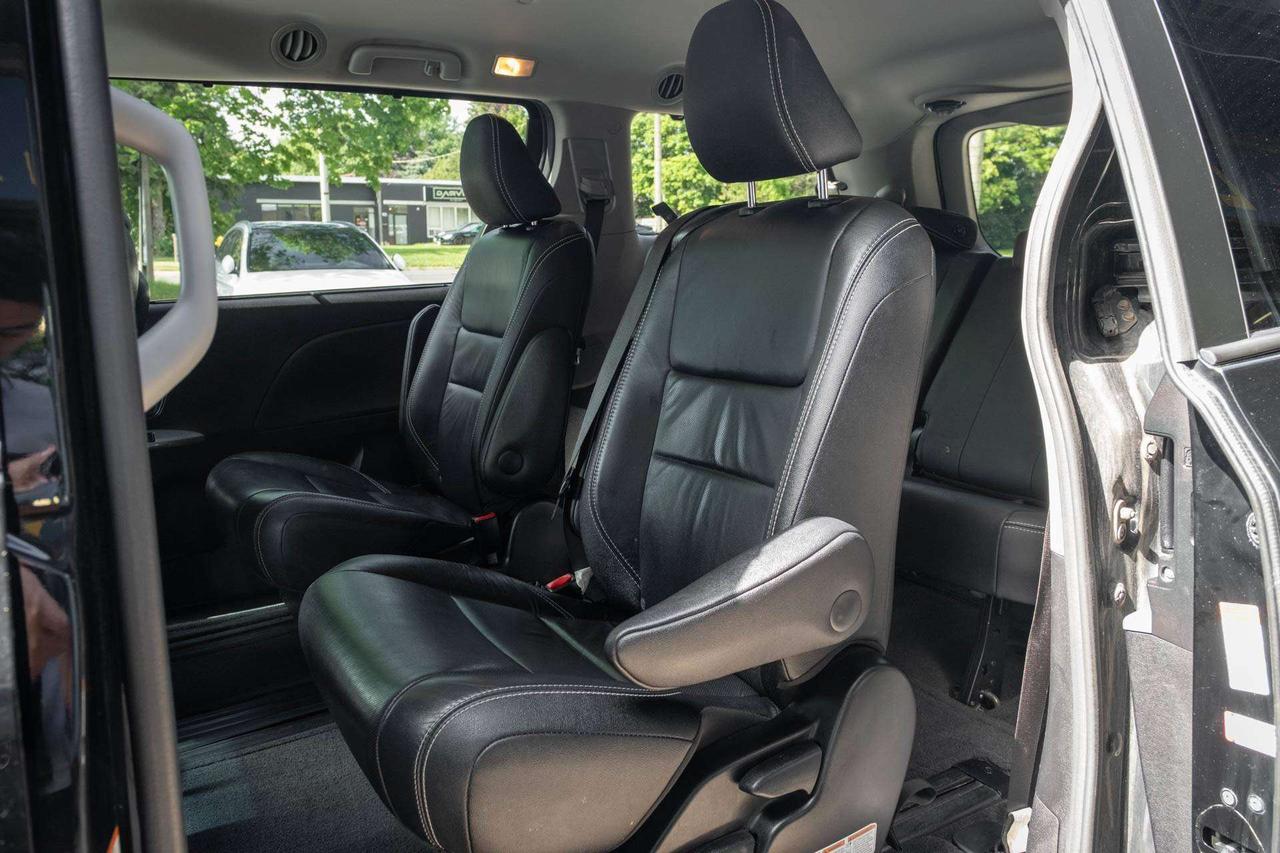 2017 Toyota Sienna SE 8-Passenger Photo
