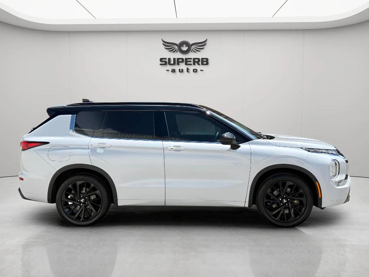 2024 Mitsubishi Outlander GT   S-AWC   PLUG-IN HYBRID   NO ACCIDENT Photo