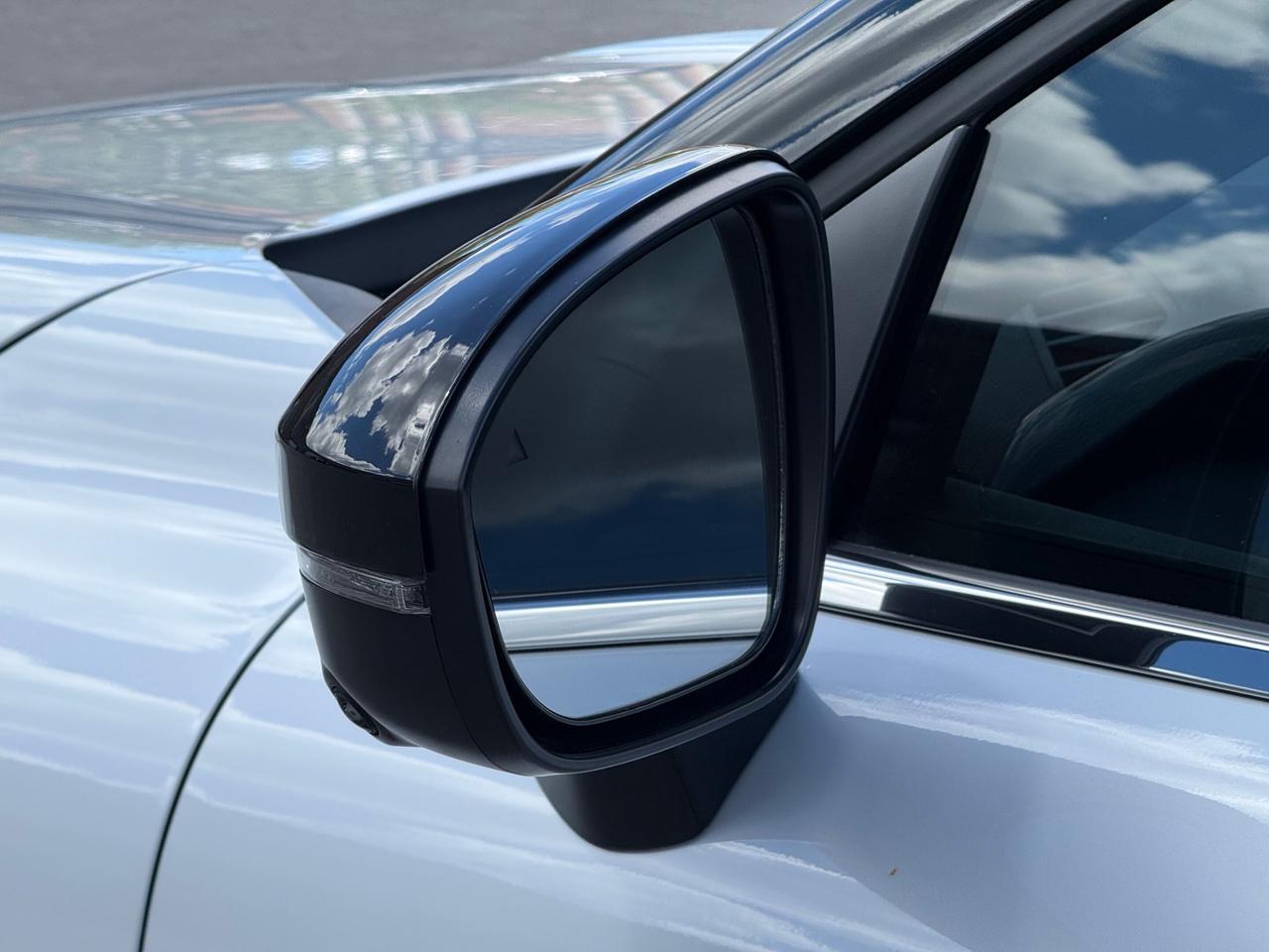 2024 Mitsubishi Outlander GT   S-AWC   PLUG-IN HYBRID   NO ACCIDENT Photo