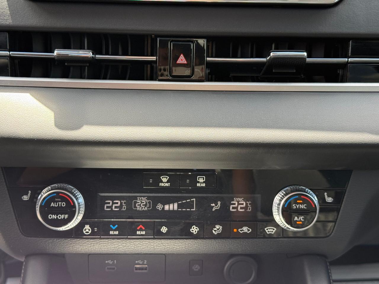 2024 Mitsubishi Outlander GT   S-AWC   PLUG-IN HYBRID   NO ACCIDENT Photo