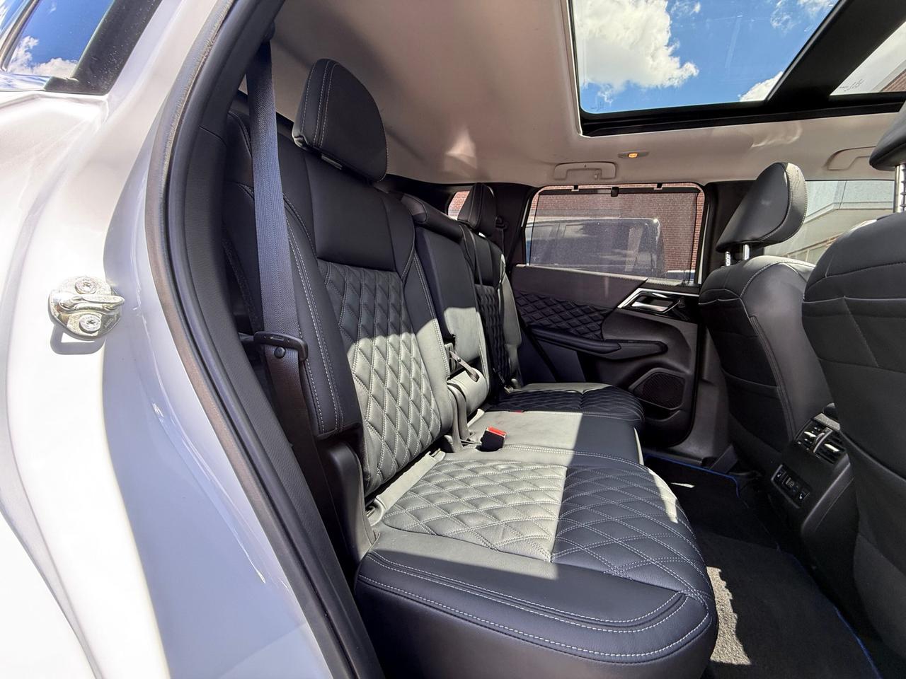 2024 Mitsubishi Outlander GT   S-AWC   PLUG-IN HYBRID   NO ACCIDENT Photo