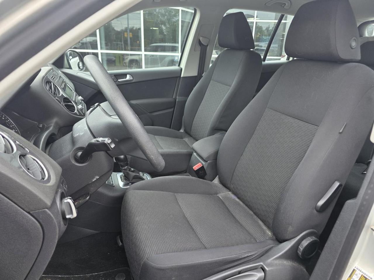2012 Volkswagen Tiguan AUTO ALLSEASON&WINTER TIRES Photo