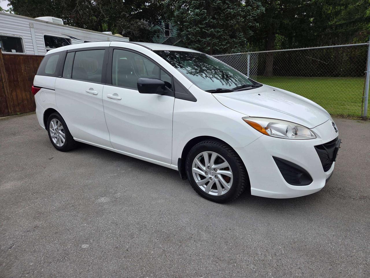 2012 Mazda MAZDA5 GS Photo