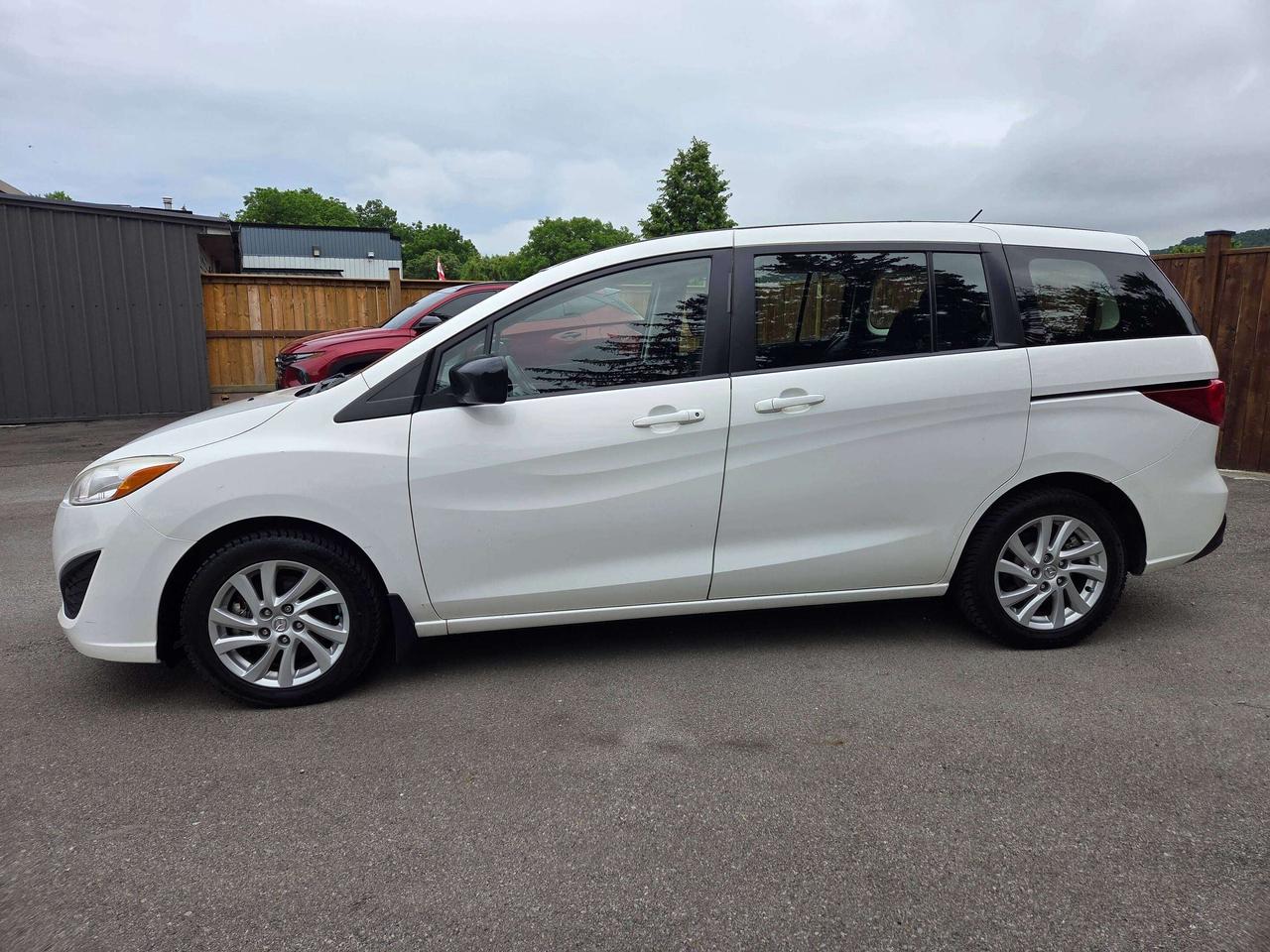 2012 Mazda MAZDA5 GS Photo