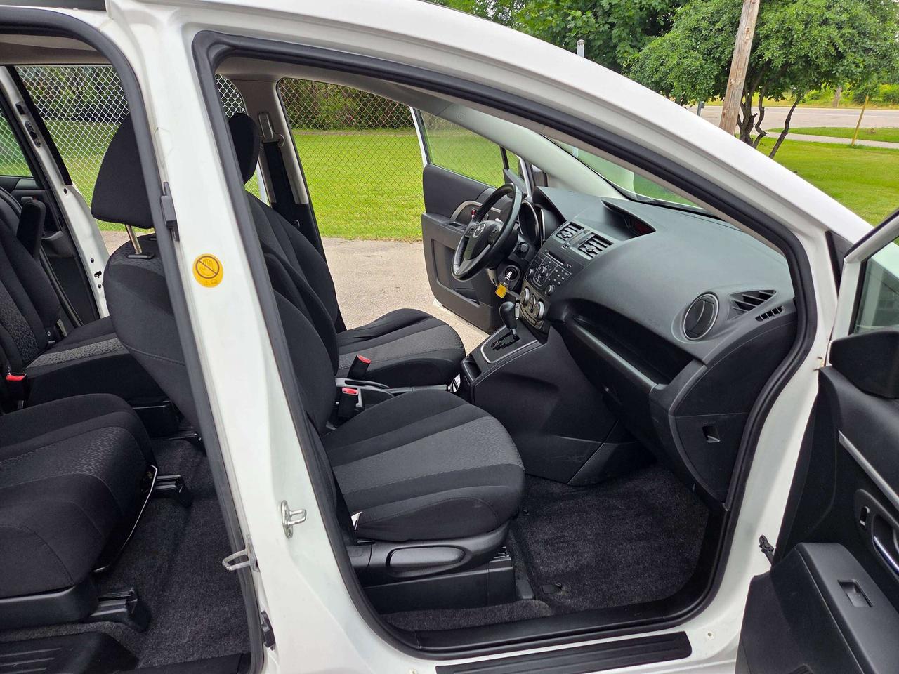 2012 Mazda MAZDA5 GS Photo