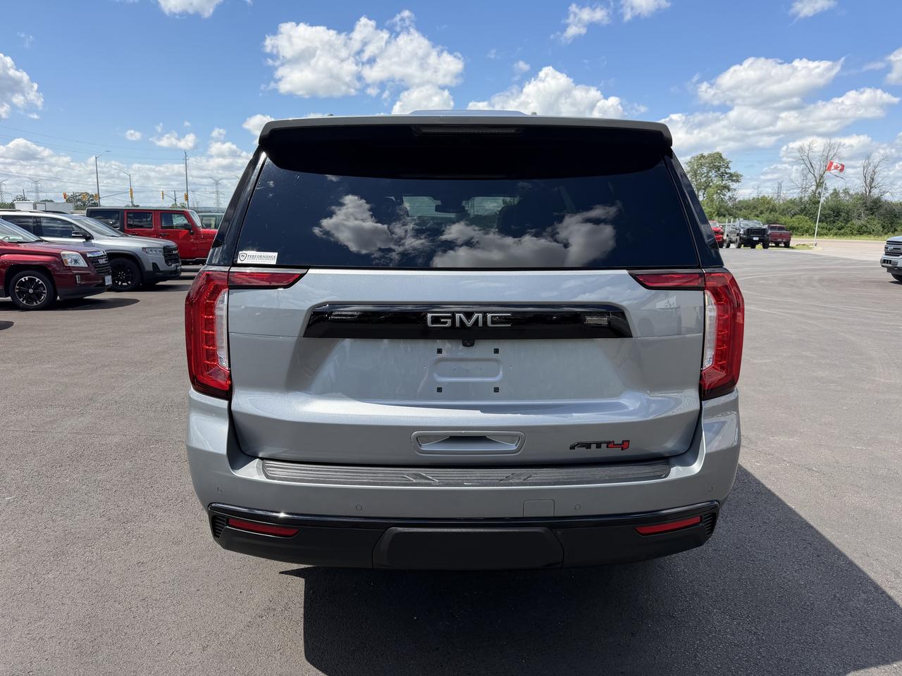 2024 GMC Yukon XL 4WD 4dr AT4 Photo4