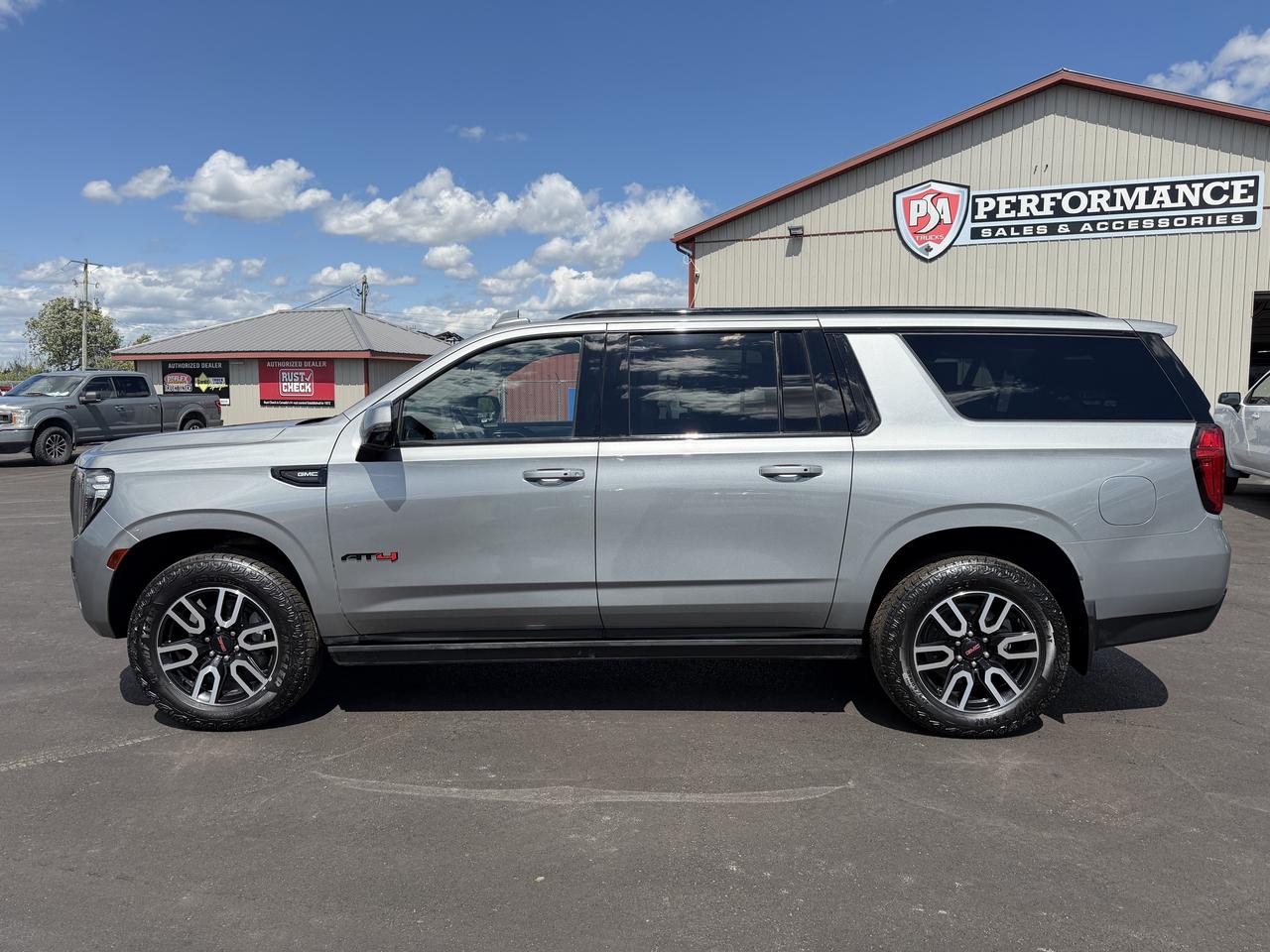 2024 GMC Yukon XL 4WD 4dr AT4 Photo2