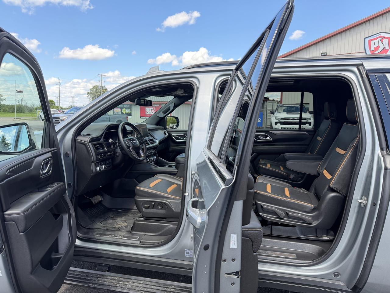 2024 GMC Yukon XL 4WD 4dr AT4 Photo