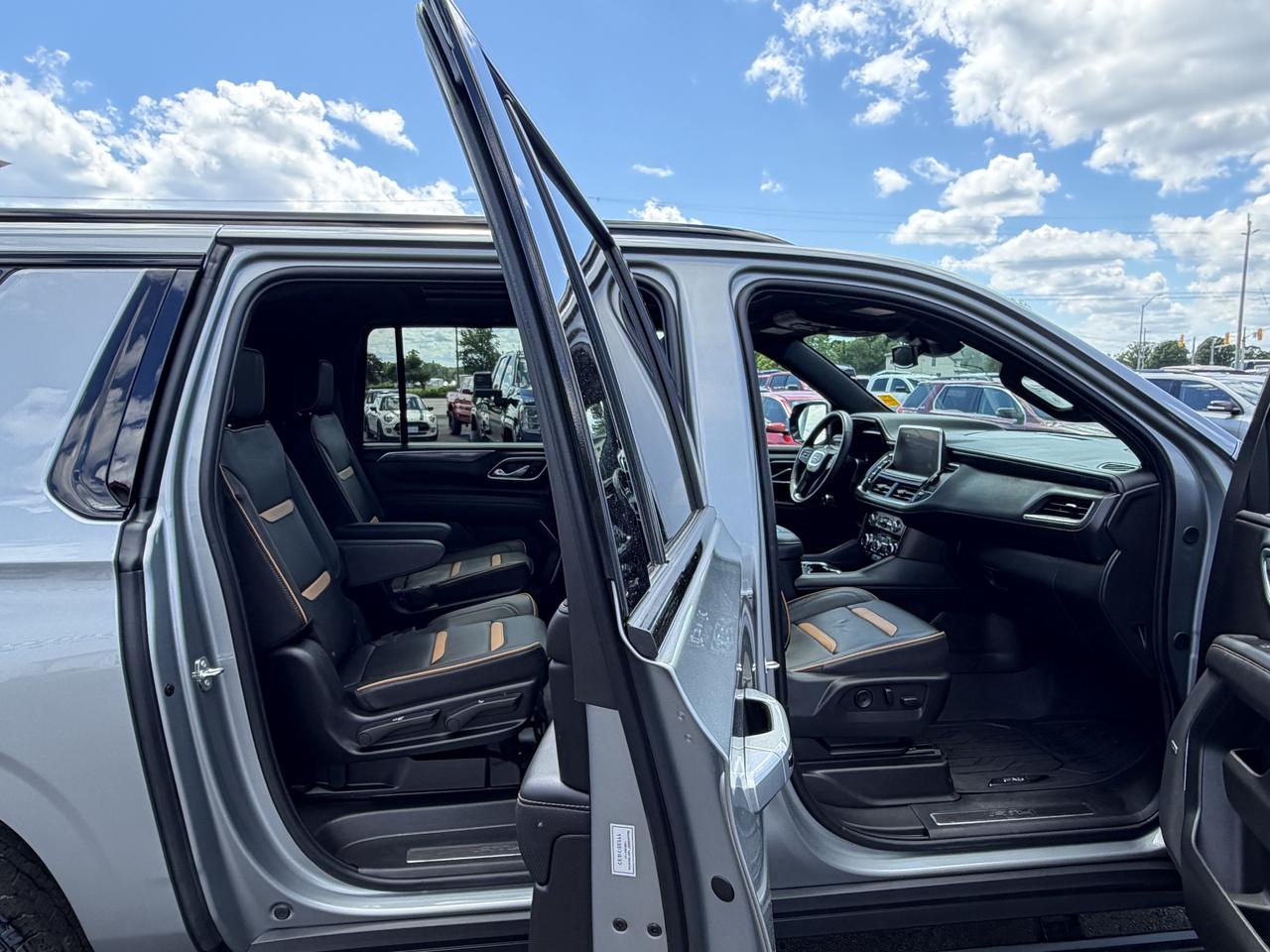 2024 GMC Yukon XL 4WD 4dr AT4 Photo