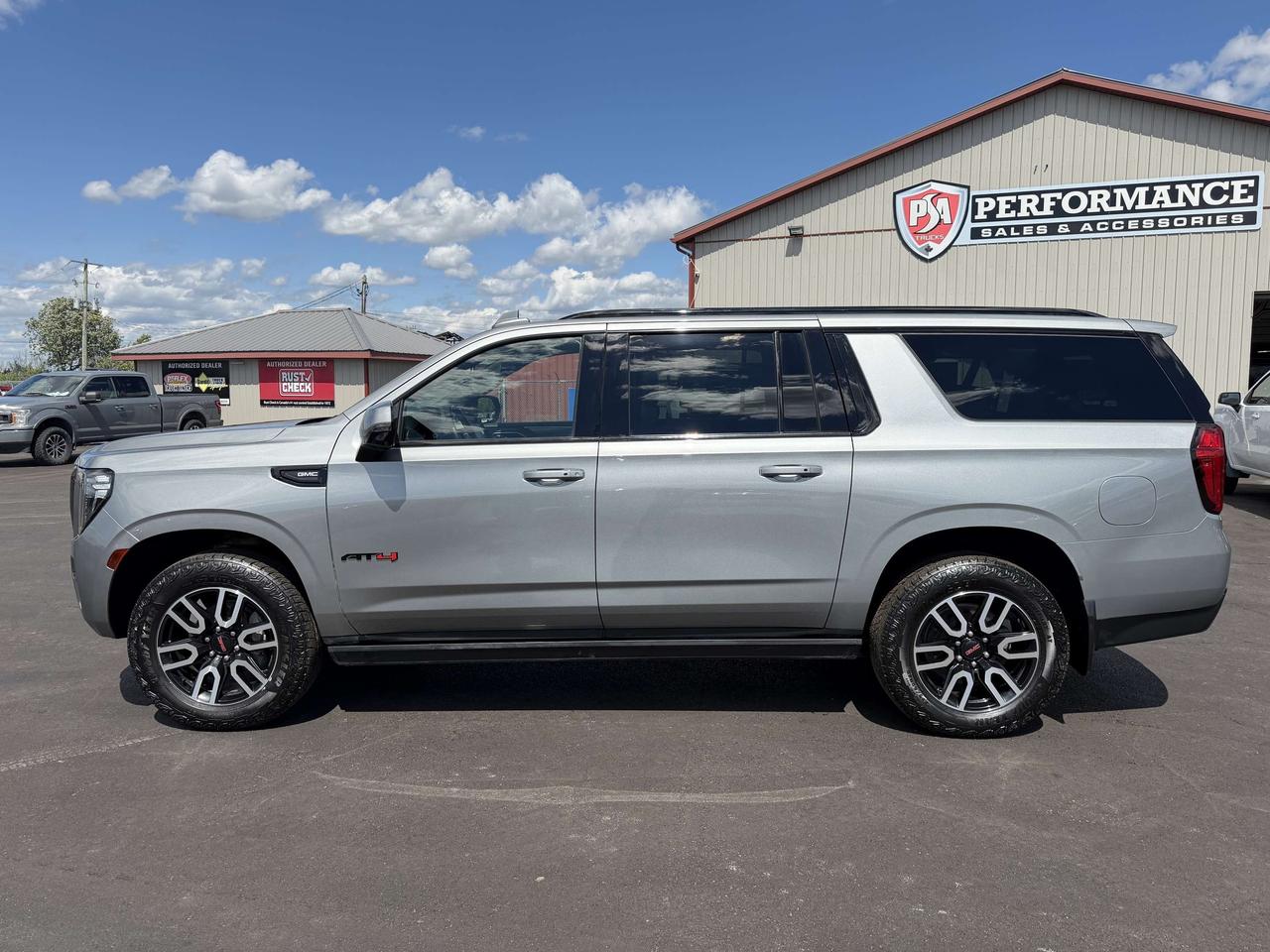 2024 GMC Yukon 4WD 4dr AT4 Photo