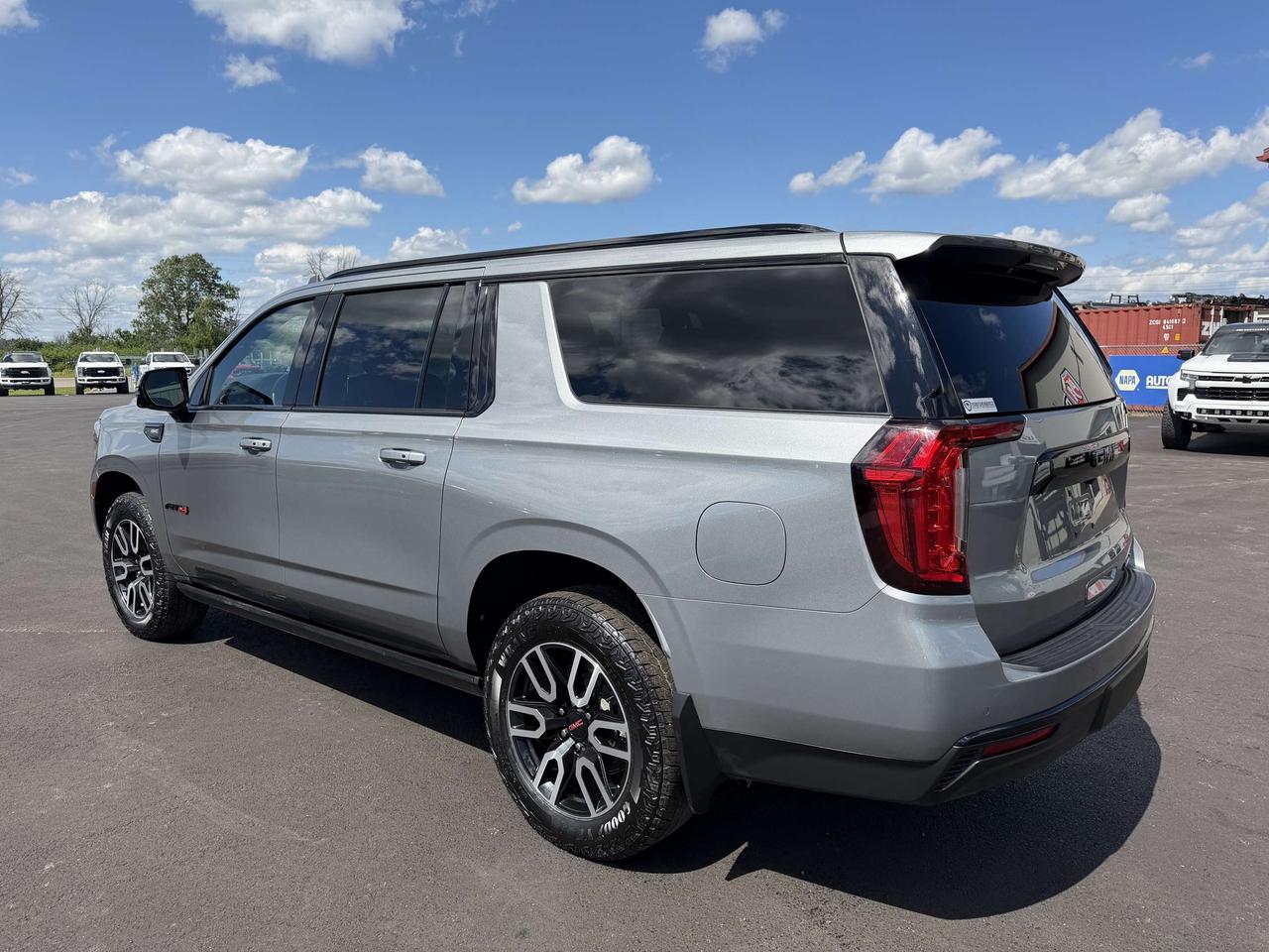 2024 GMC Yukon 4WD 4dr AT4 Photo