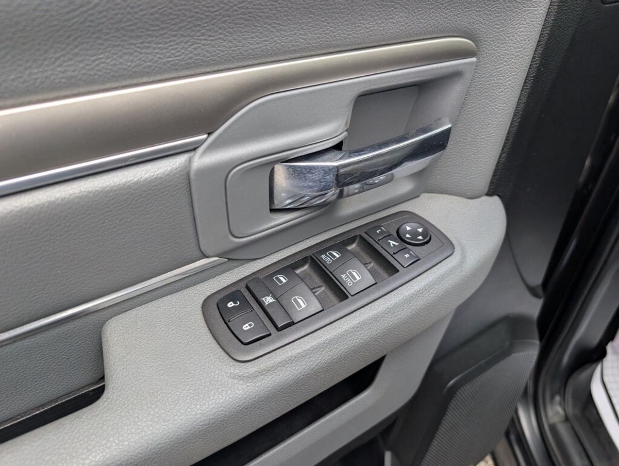 2017 RAM 1500 Outdoorsman 4x4 CREW CAB   CAMERA   HTD SEATS Photo
