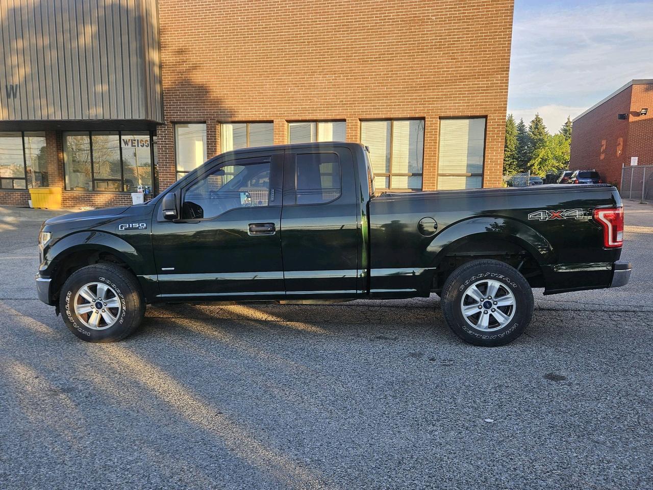 2016 Ford F-150 4WD SuperCab 145 Lariat Photo
