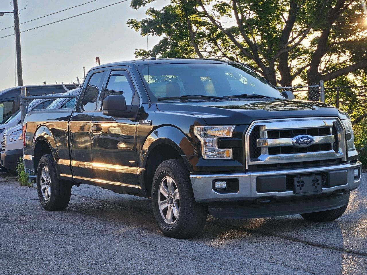 2016 Ford F-150 4WD SuperCab 145 Lariat Photo0