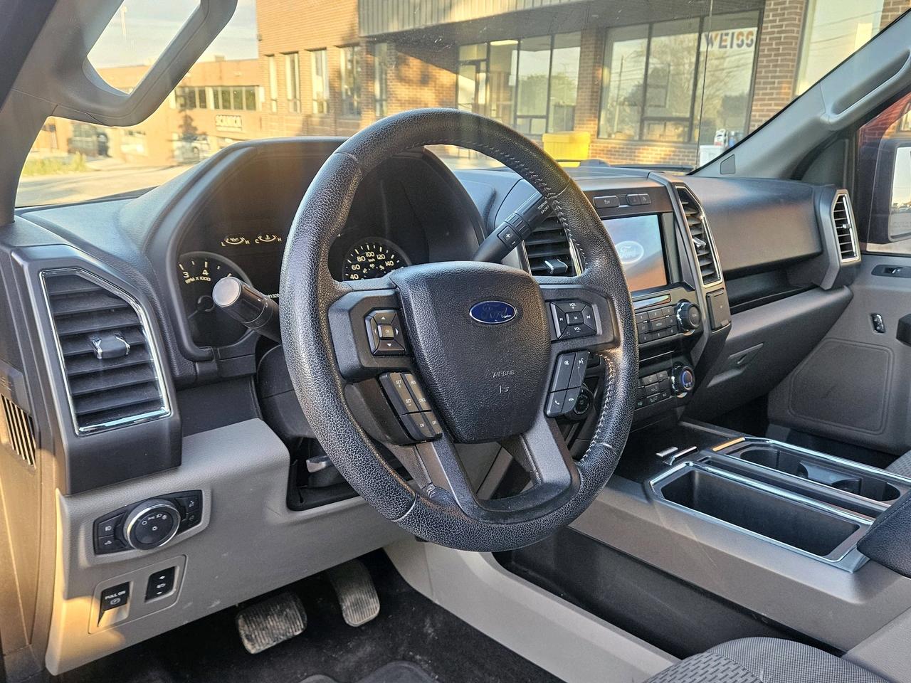 2016 Ford F-150 4WD SuperCab 145 Lariat Photo