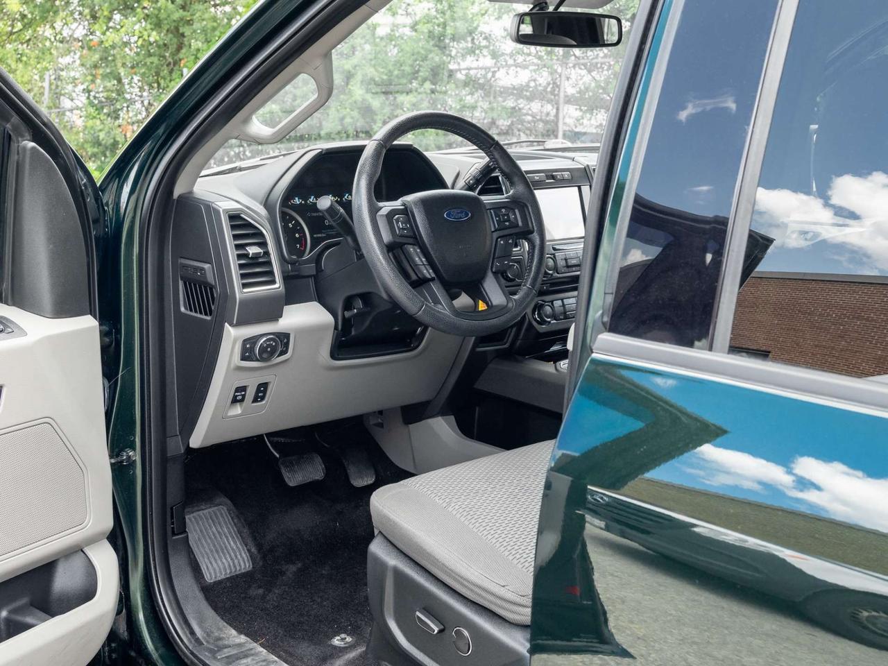 2016 Ford F-150 4WD SuperCab 145 Lariat Photo