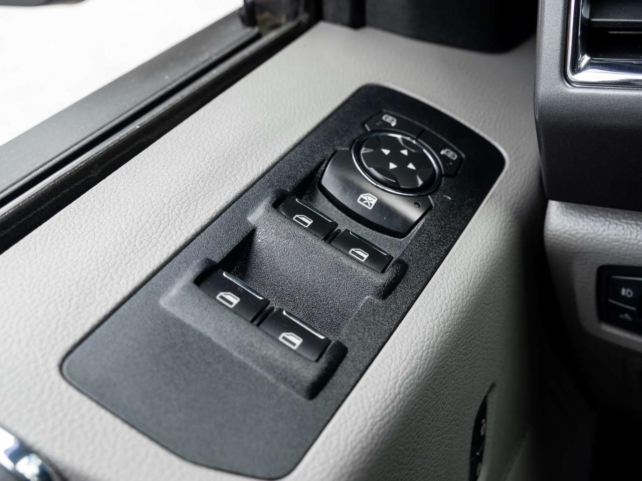 2016 Ford F-150 4WD SuperCab 145 Lariat Photo