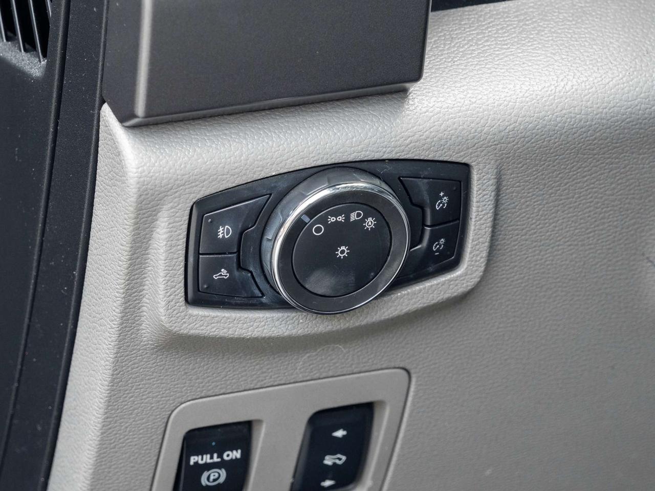 2016 Ford F-150 4WD SuperCab 145 Lariat Photo