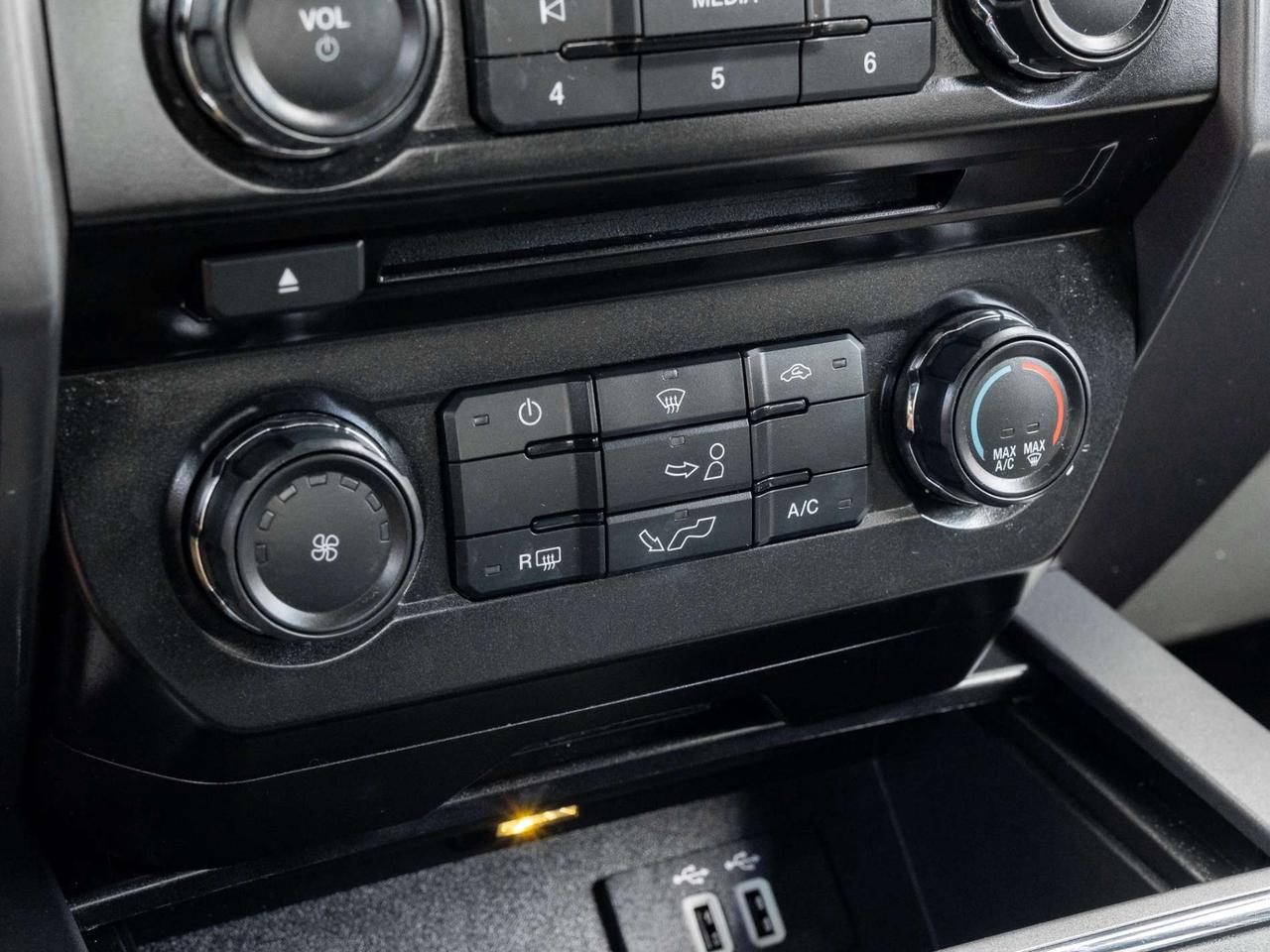 2016 Ford F-150 4WD SuperCab 145 Lariat Photo