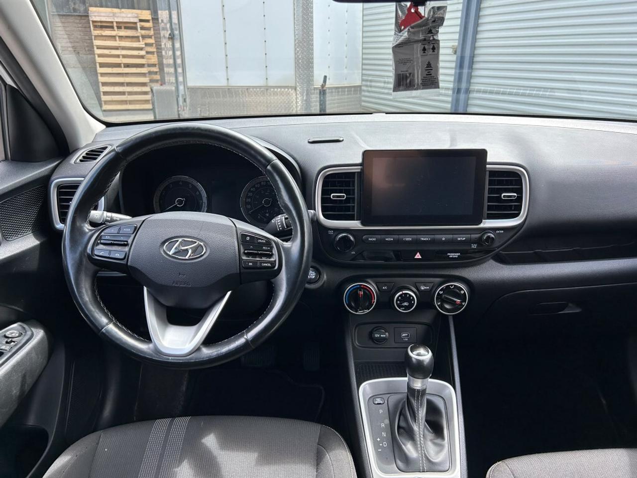 2021 Hyundai Venue Preferred   Clean Carfax   Carplay   Heated Seats Photo