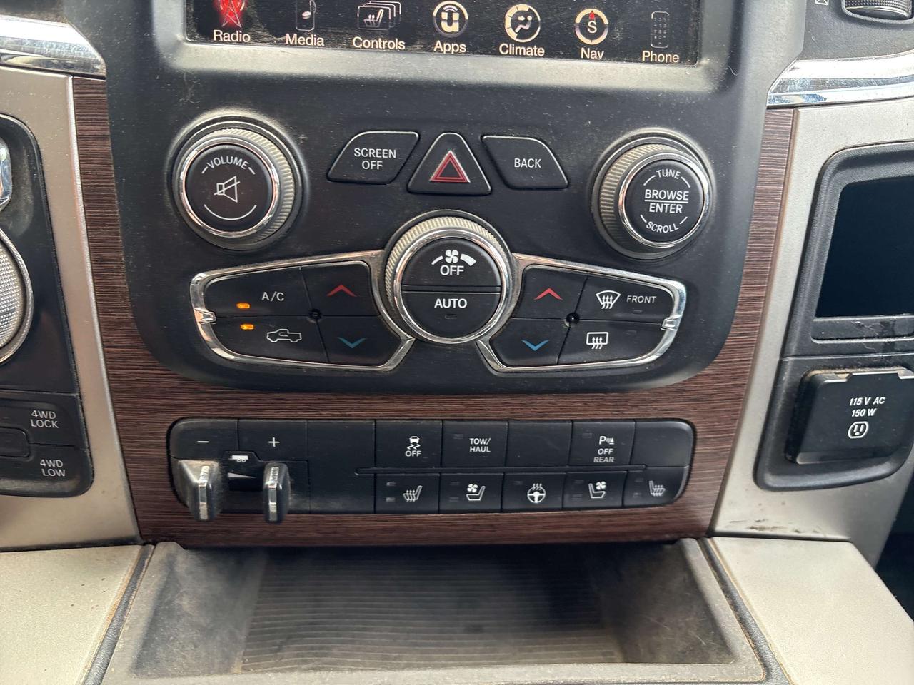 2016 RAM 1500 Laramie Photo