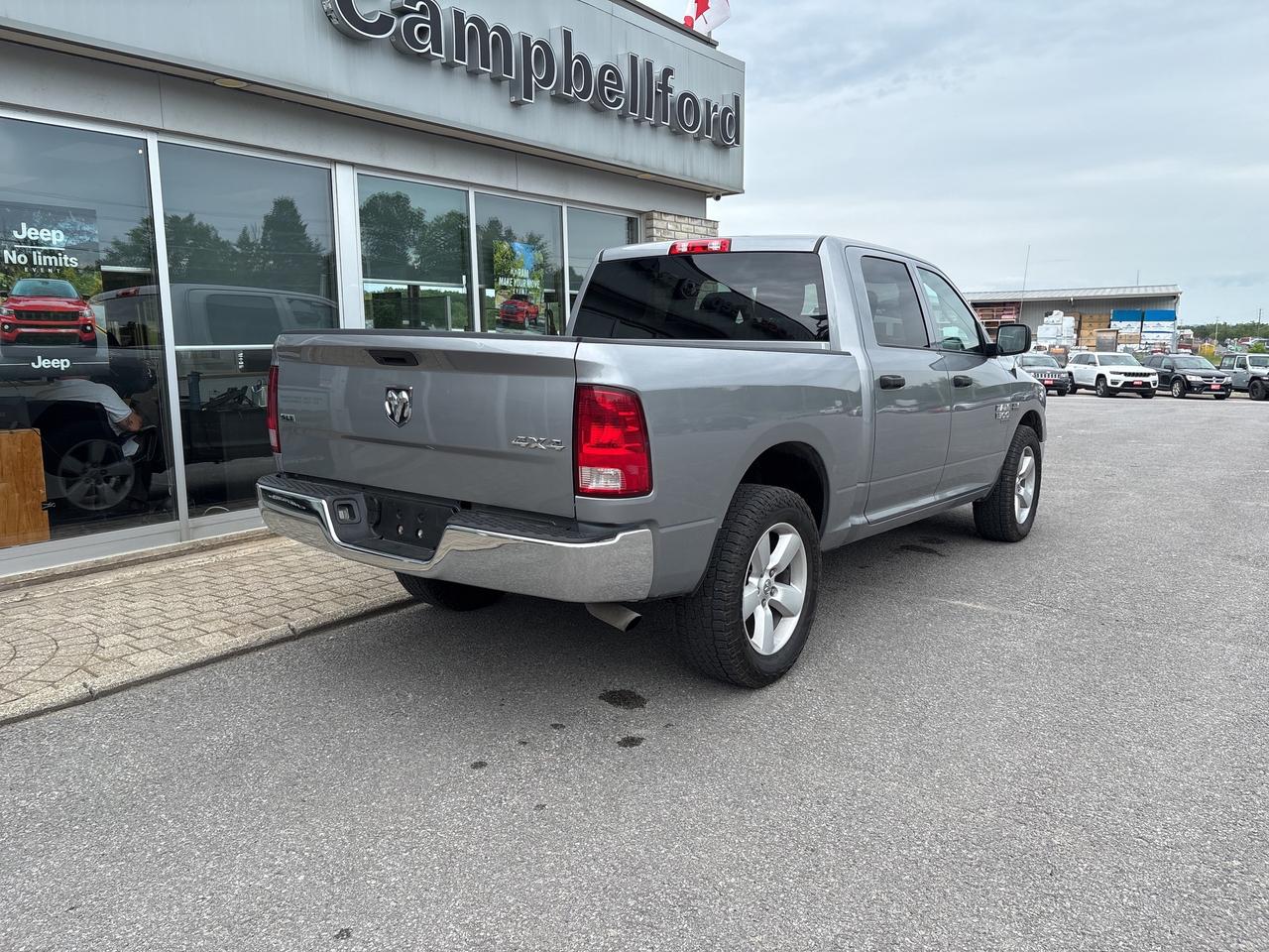 2023 RAM 1500 Classic SLT Photo4