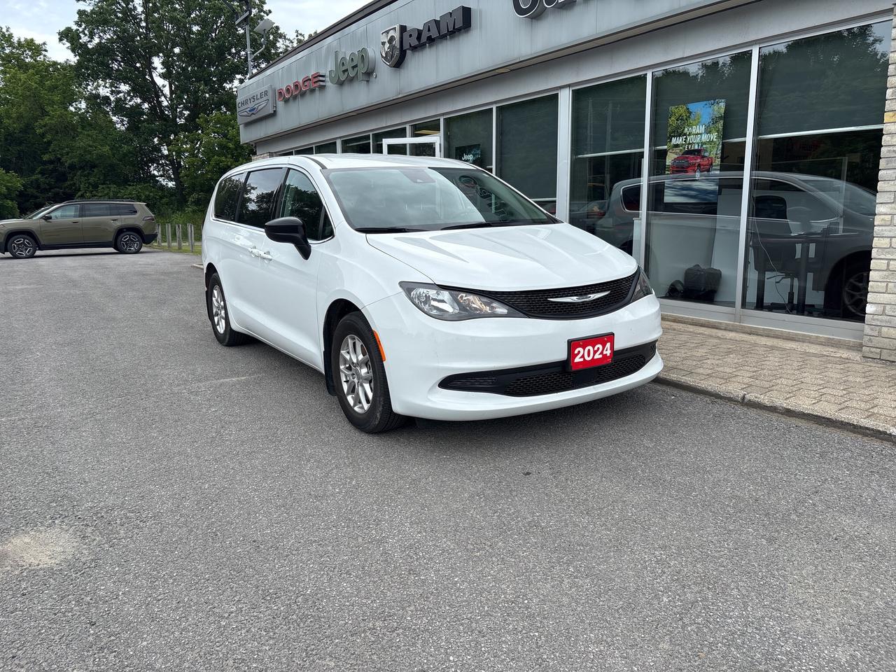2024 Chrysler Grand Caravan SXT Photo