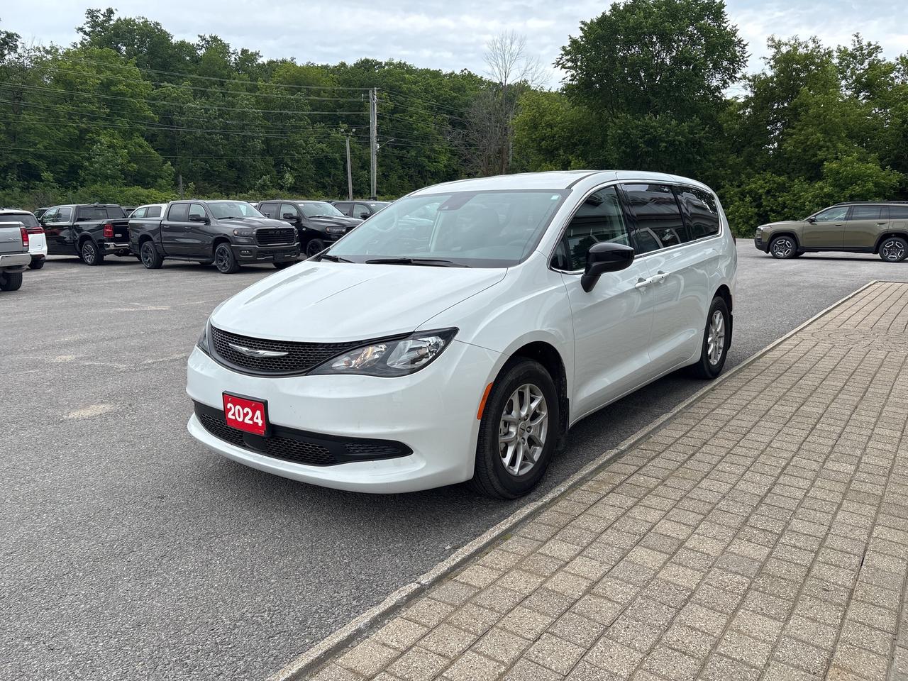 2024 Chrysler Grand Caravan SXT Photo0