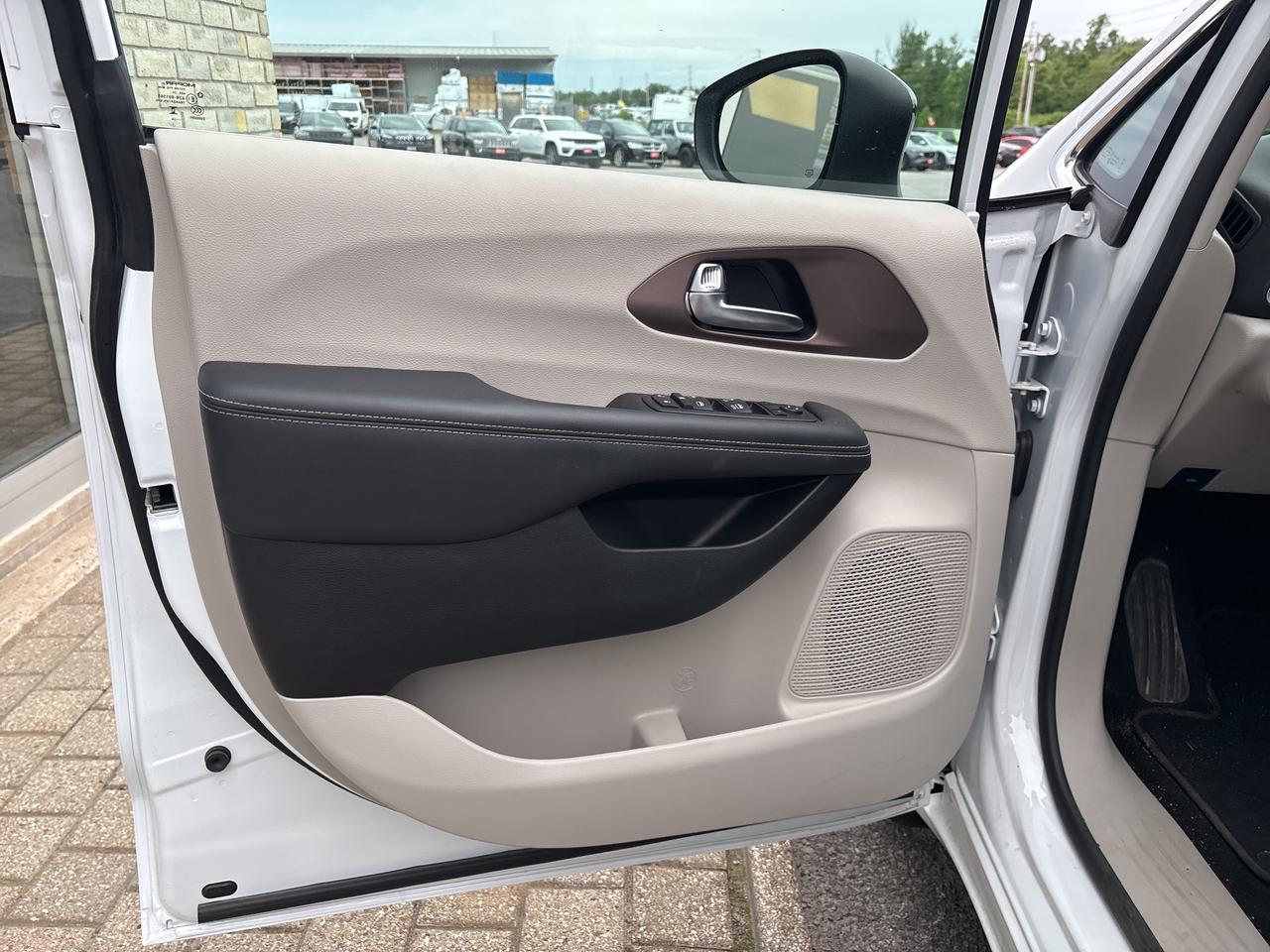 2024 Chrysler Grand Caravan SXT Photo