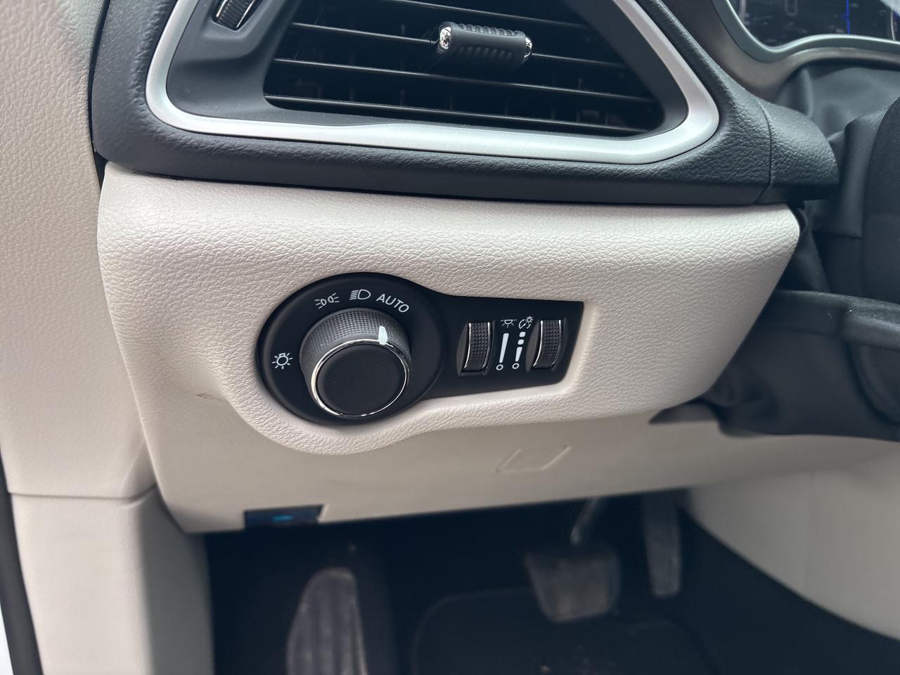 2024 Chrysler Grand Caravan SXT Photo