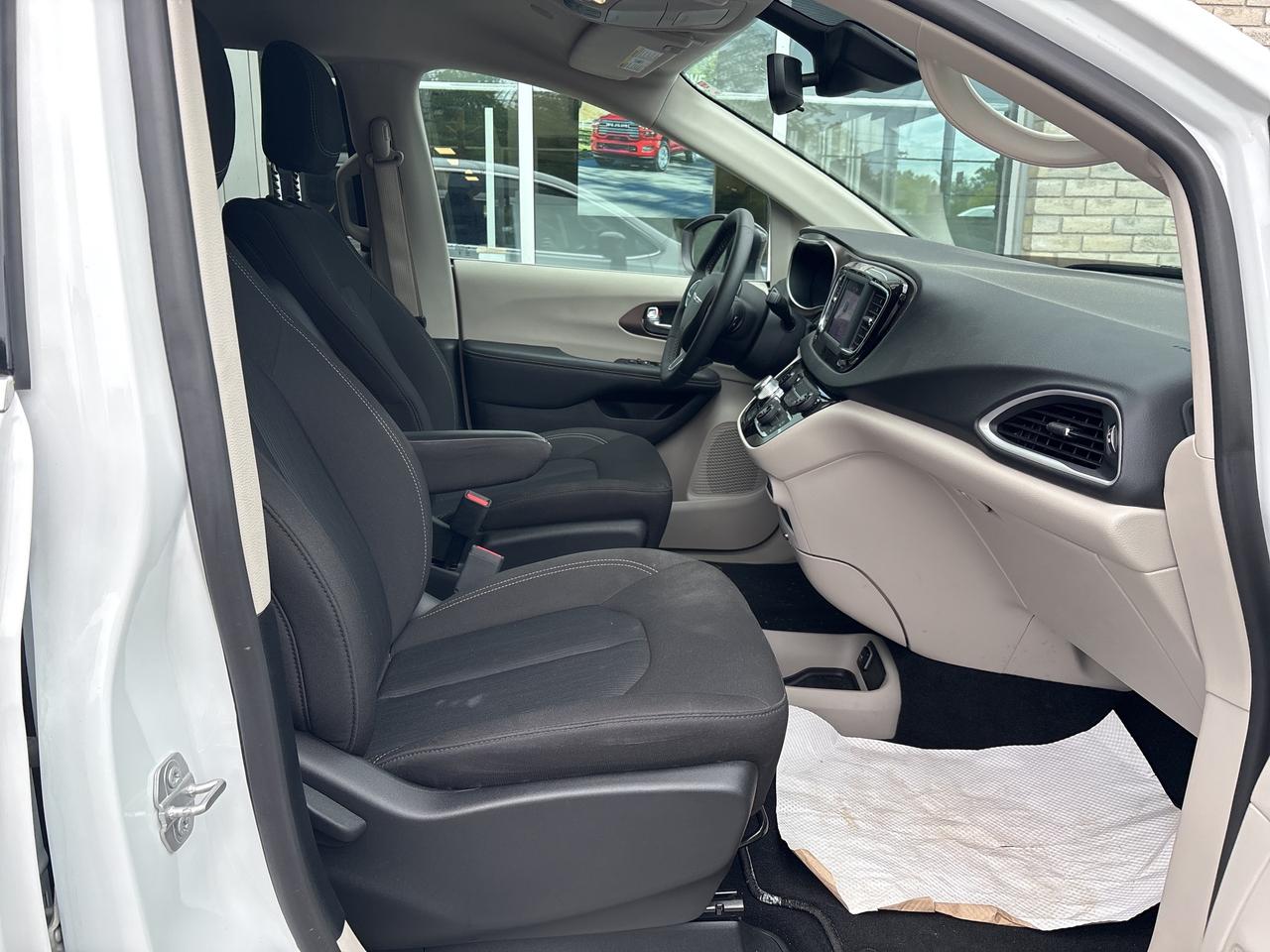 2024 Chrysler Grand Caravan SXT Photo