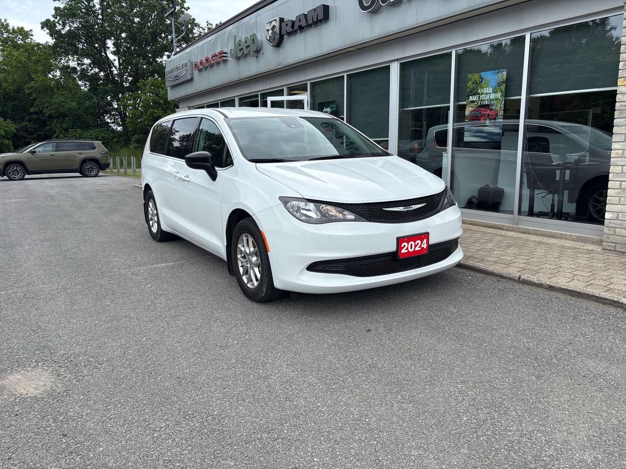 2024 Chrysler Grand Caravan SXT Photo