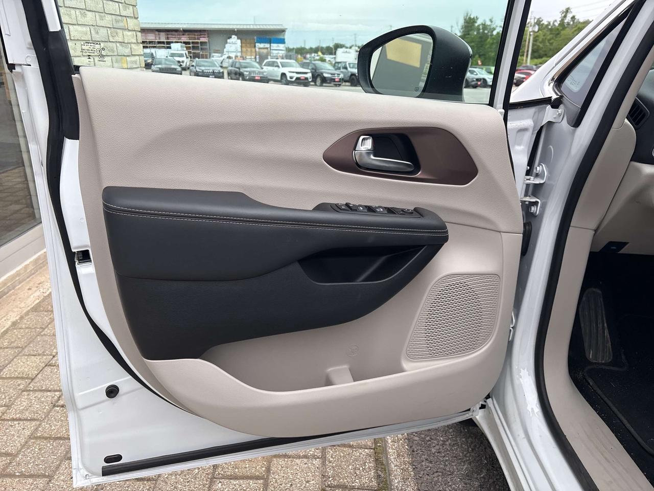 2024 Chrysler Grand Caravan SXT Photo