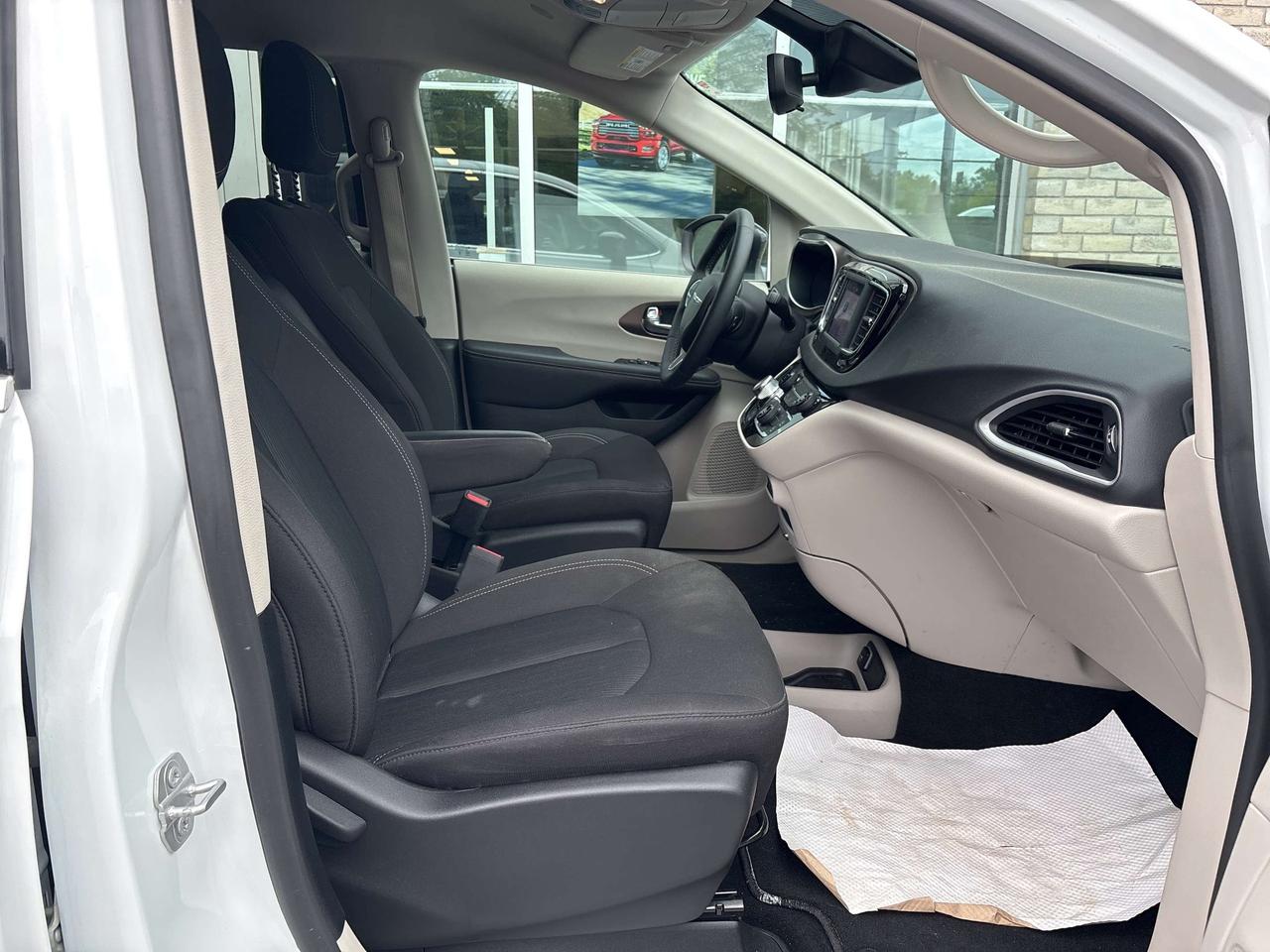2024 Chrysler Grand Caravan SXT Photo