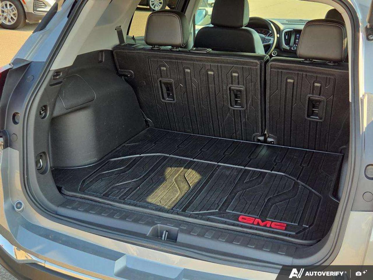 2024 GMC Terrain SLT AWD   WELL MAINTAINED   OFF LEASE   LOW KM Photo