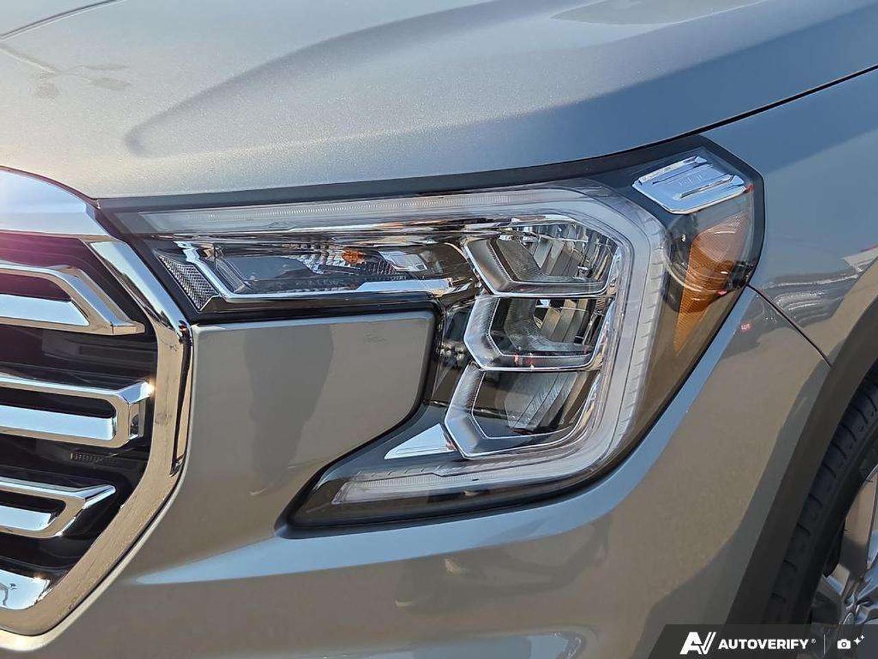 2024 GMC Terrain SLT AWD   WELL MAINTAINED   OFF LEASE   LOW KM Photo