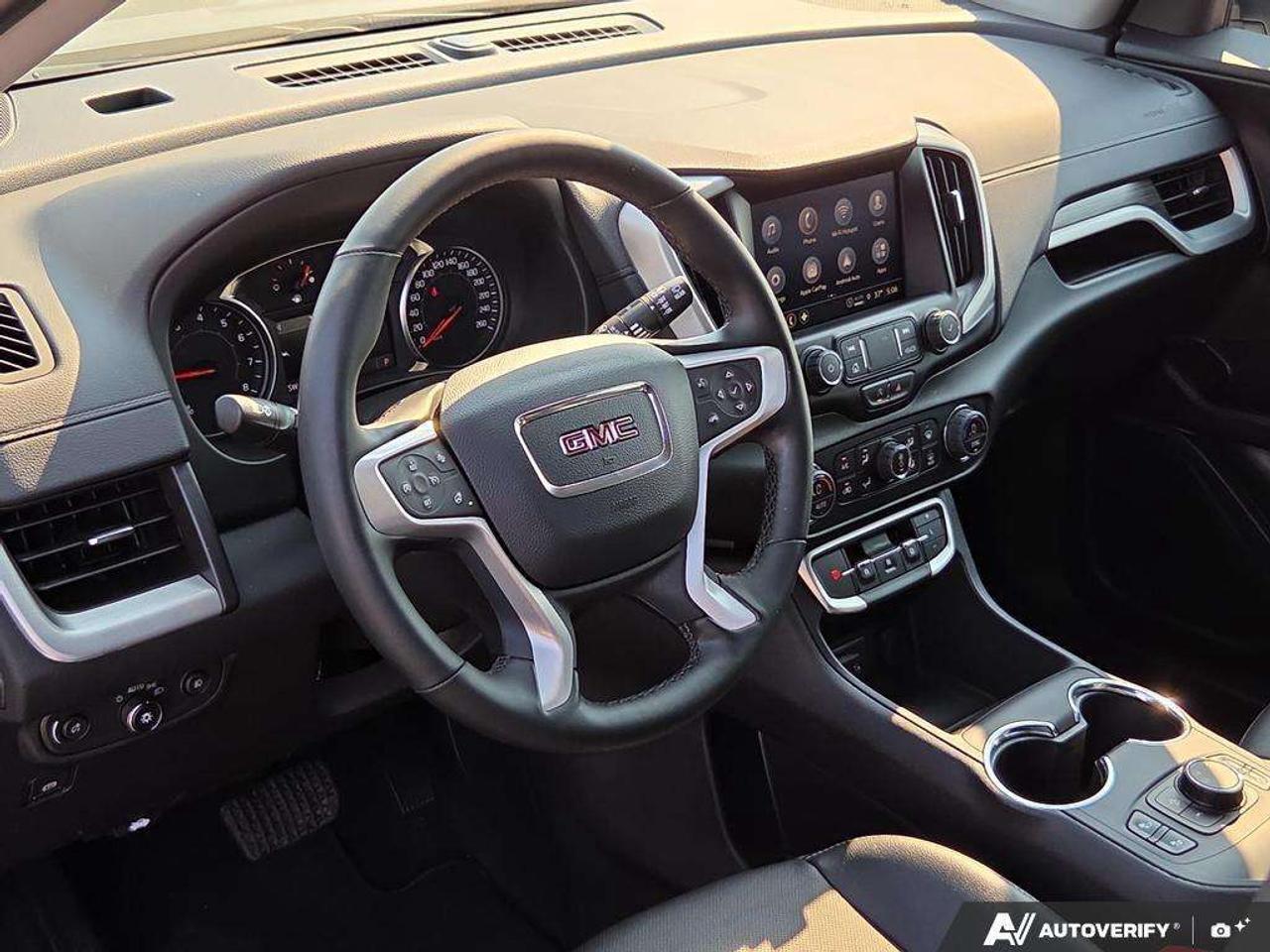 2024 GMC Terrain SLT AWD   WELL MAINTAINED   OFF LEASE   LOW KM Photo