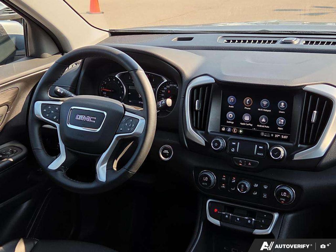 2024 GMC Terrain SLT AWD   WELL MAINTAINED   OFF LEASE   LOW KM Photo