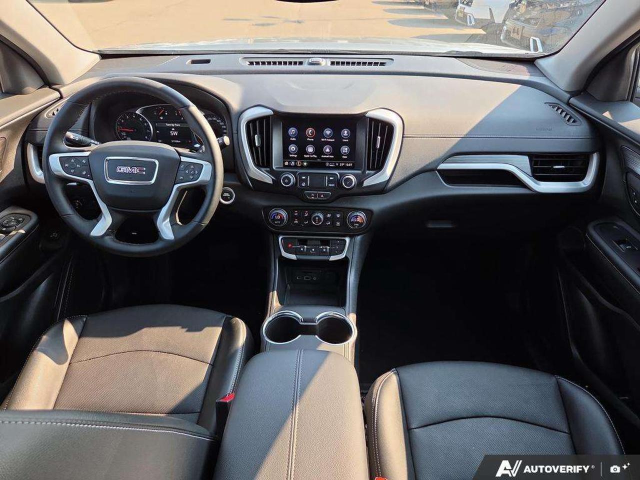 2024 GMC Terrain SLT AWD   WELL MAINTAINED   OFF LEASE   LOW KM Photo