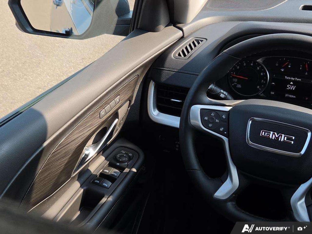 2024 GMC Terrain SLT AWD   WELL MAINTAINED   OFF LEASE   LOW KM Photo