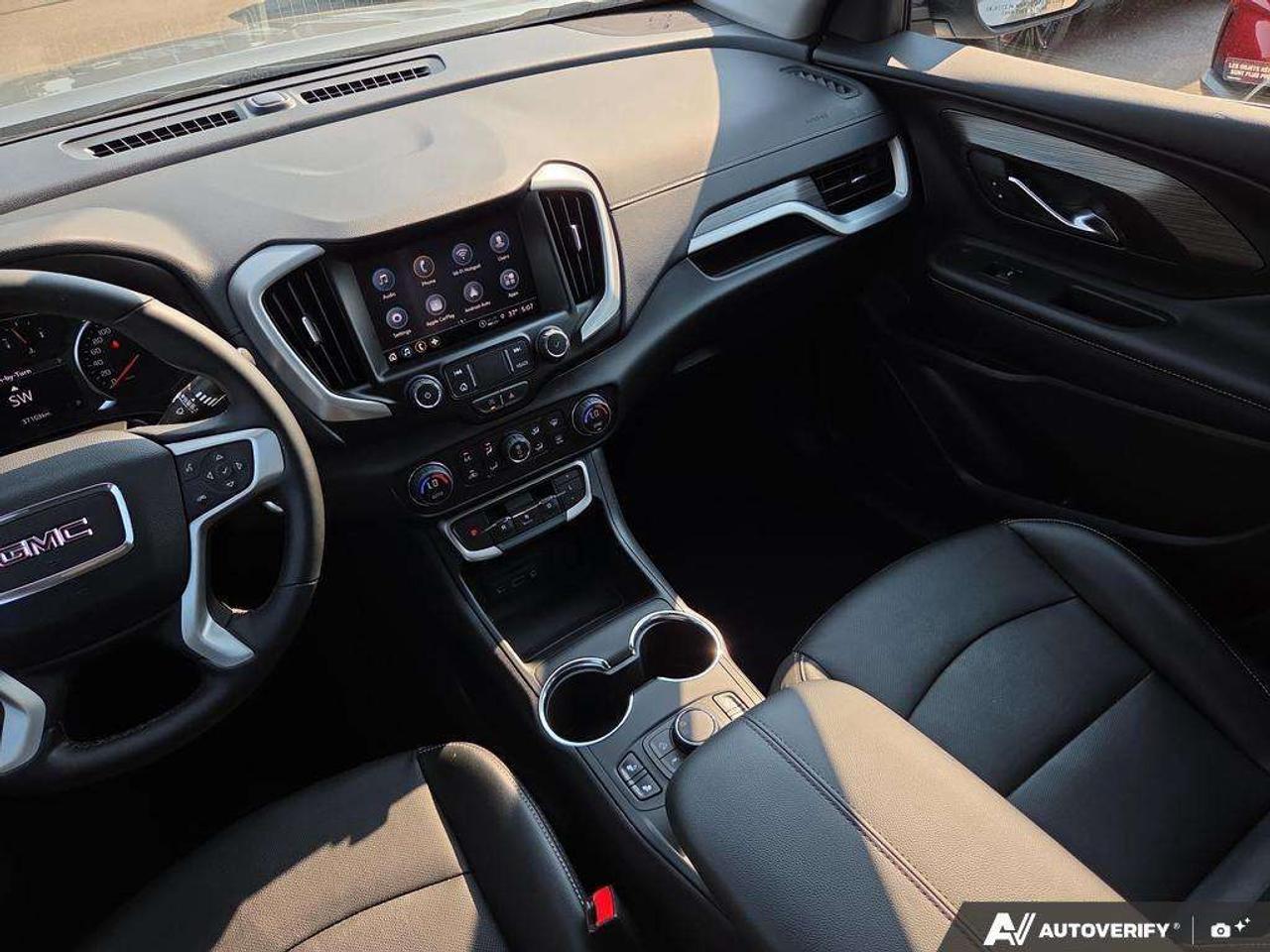 2024 GMC Terrain SLT AWD   WELL MAINTAINED   OFF LEASE   LOW KM Photo