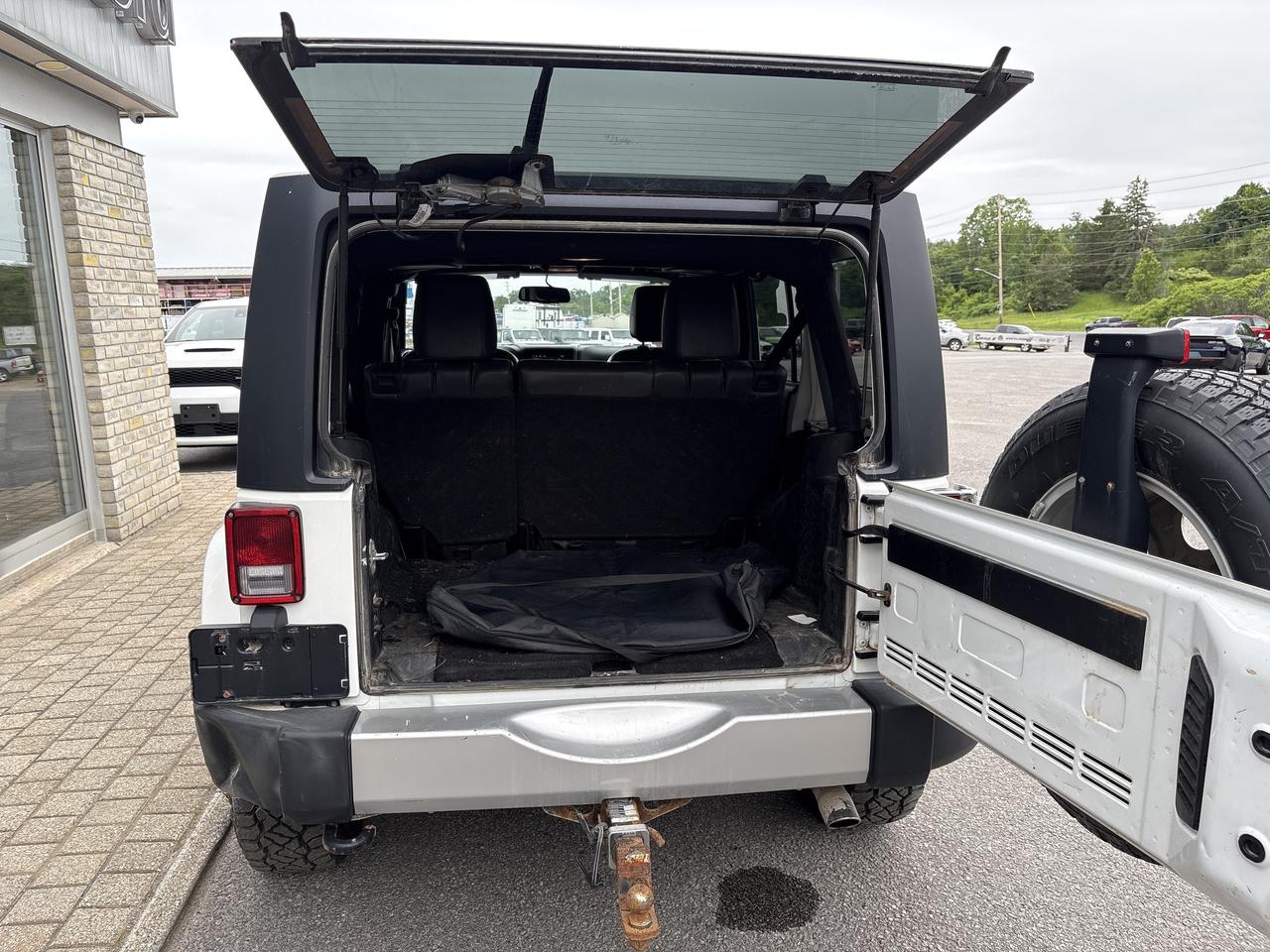 2015 Jeep WRANGLER UNLIMITED 4WD 4dr Sahara As-Is Photo