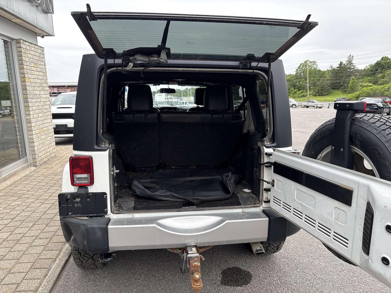 2015 Jeep Wrangler 4WD 4DR SAHARA Photo