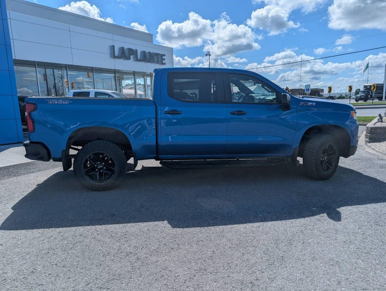 2024 Chevrolet Silverado 1500 Crew Cab Short Box 4-Wheel Drive LT Trail Boss Photo2