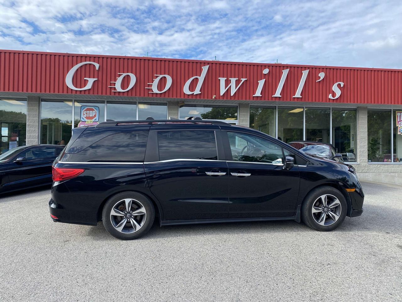 2018 Honda Odyssey EX-L, 8 PASS, CLEAN CARFAX, POWER SLIDING DOORS! Photo