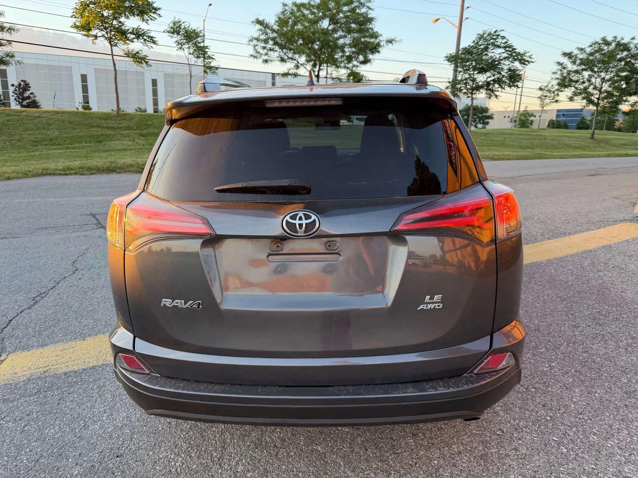 2018 Toyota RAV4 LE AWD CERTIFIED ONLY 89,000km Photo
