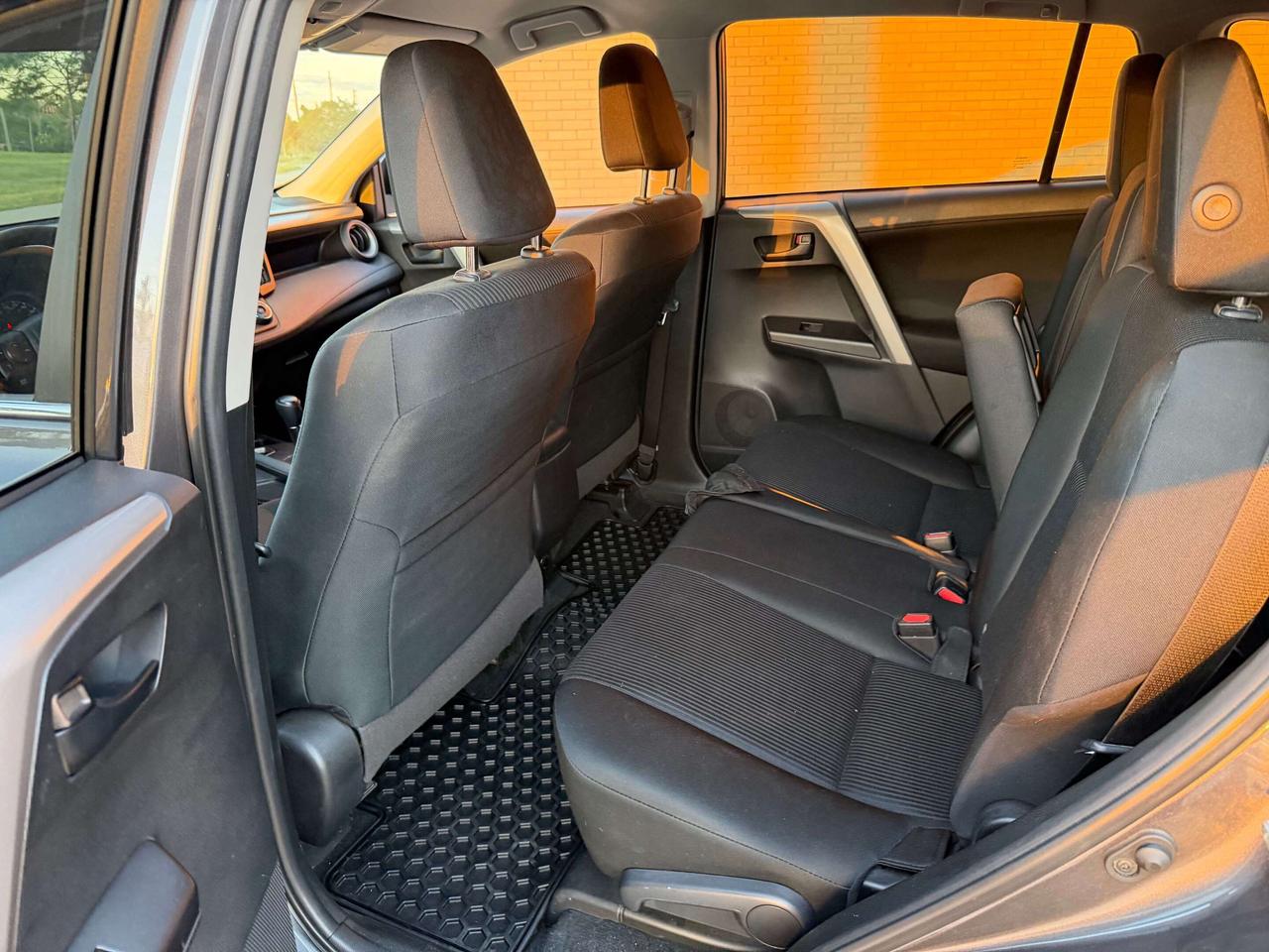 2018 Toyota RAV4 LE AWD CERTIFIED ONLY 89,000km Photo