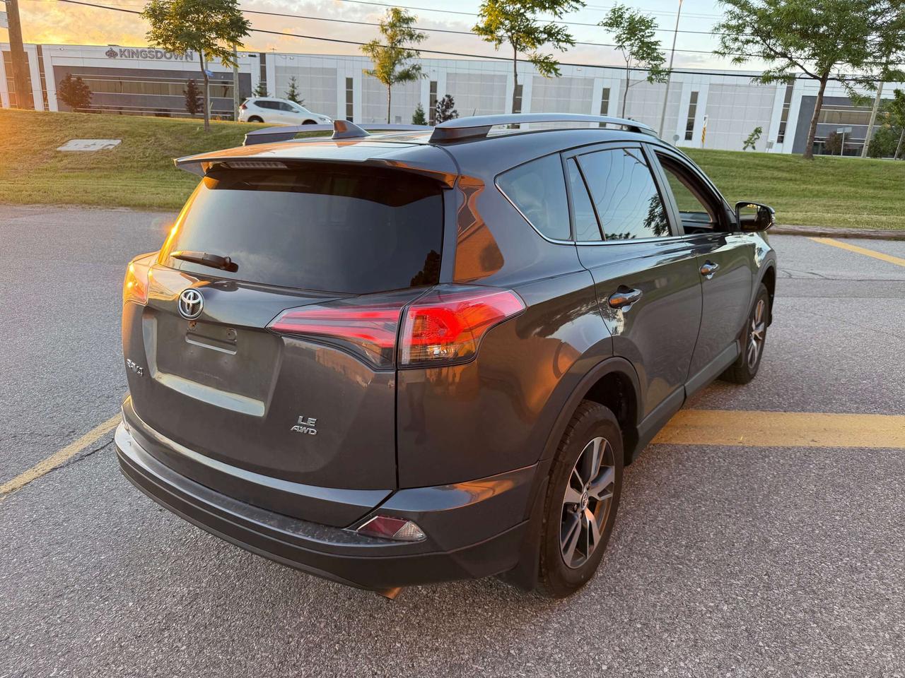 2018 Toyota RAV4 LE AWD CERTIFIED ONLY 89,000km Photo