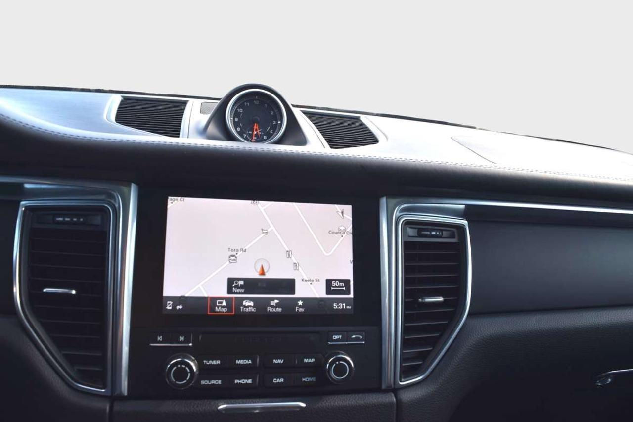 2018 Porsche Macan AWD Navi Panoramic Sunroof Photo