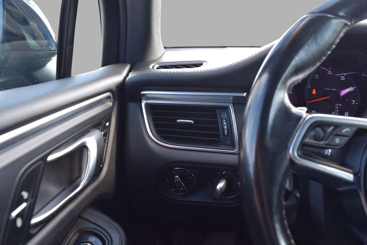 2018 Porsche Macan AWD Navi Panoramic Sunroof Photo